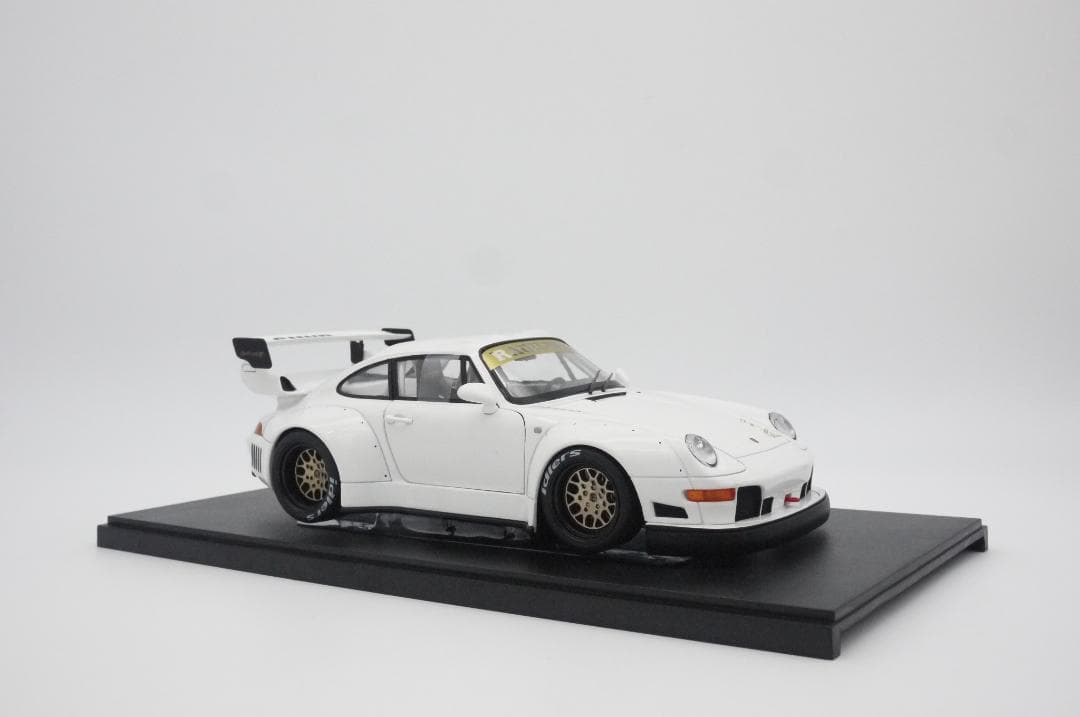 1/18 ポルシェ 911 (993) RWB Rauh-Welt ホワイト