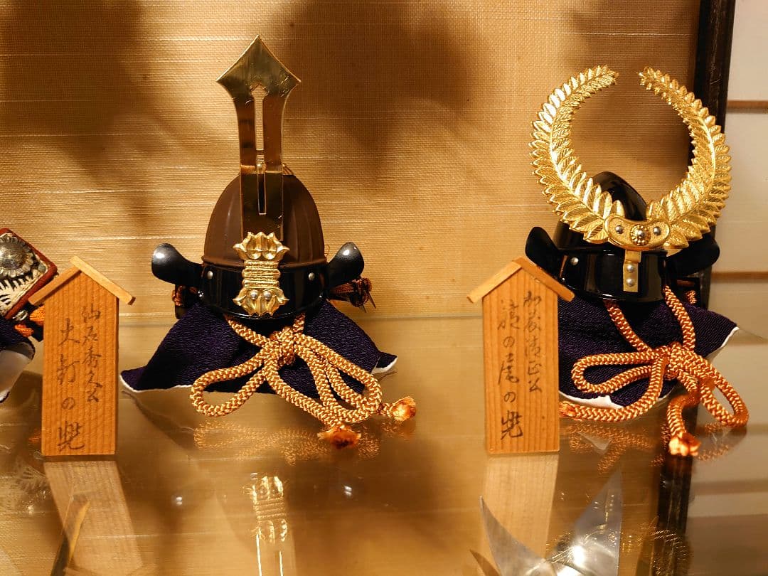 日本の伝統的な兜飾り 12体セット