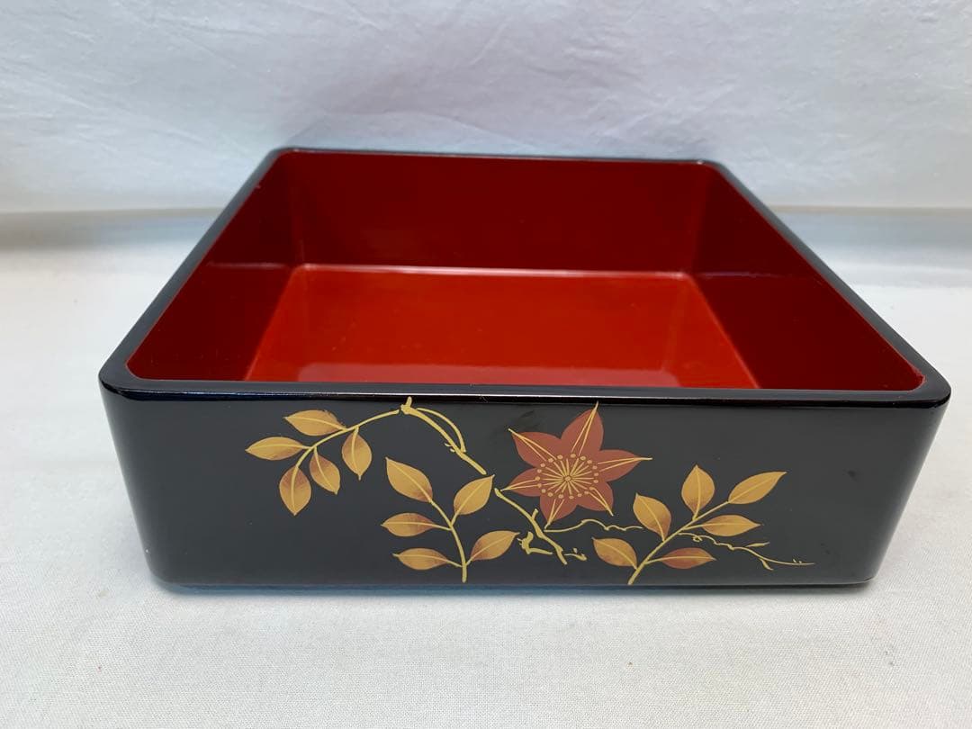 ほぼ未使用 懐石道具 木製 黒真塗 金彩花蒔絵 本重三段 重箱 内朱 紙箱
