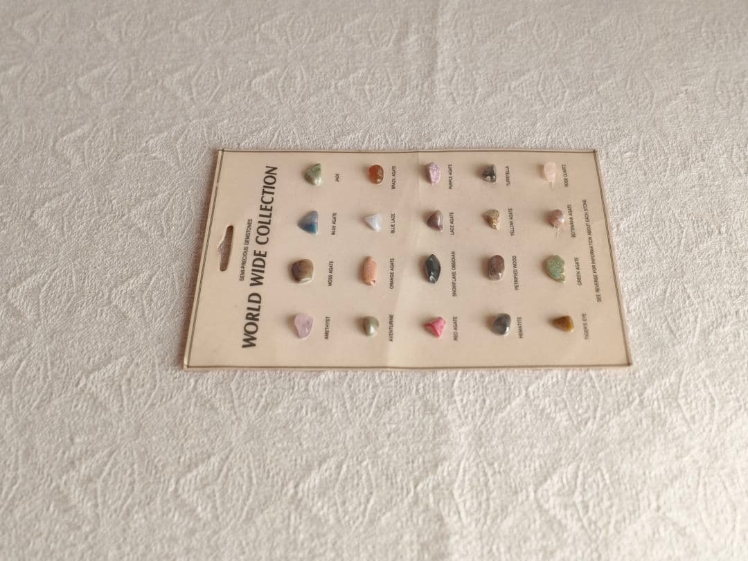 * vintage gemstones ꕥ 天然石たちの標本
