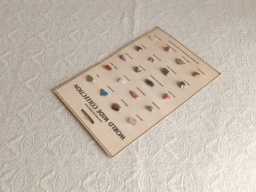 * vintage gemstones ꕥ 天然石たちの標本