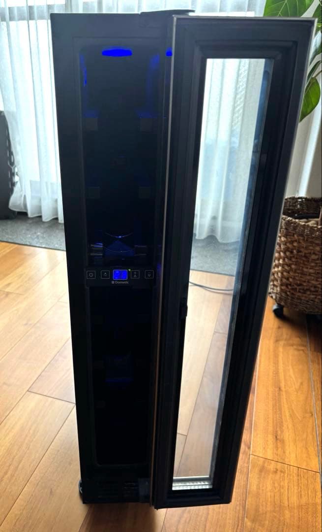 ワインセラー (Dometic スリムタワー)