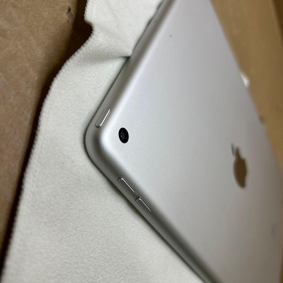 専用　Apple iPad (第8世代) 32GB シルバー
