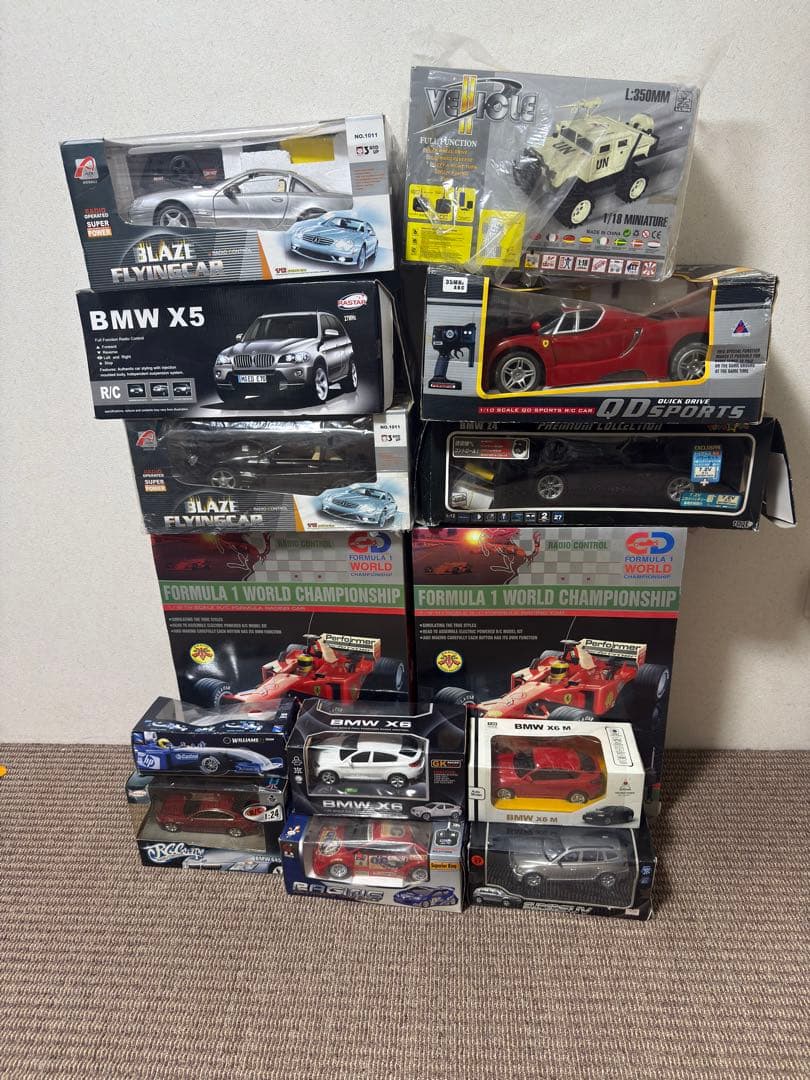 RCカーとミニカーセット（BMW X5, Formula 1 ラジコンまとめ売り