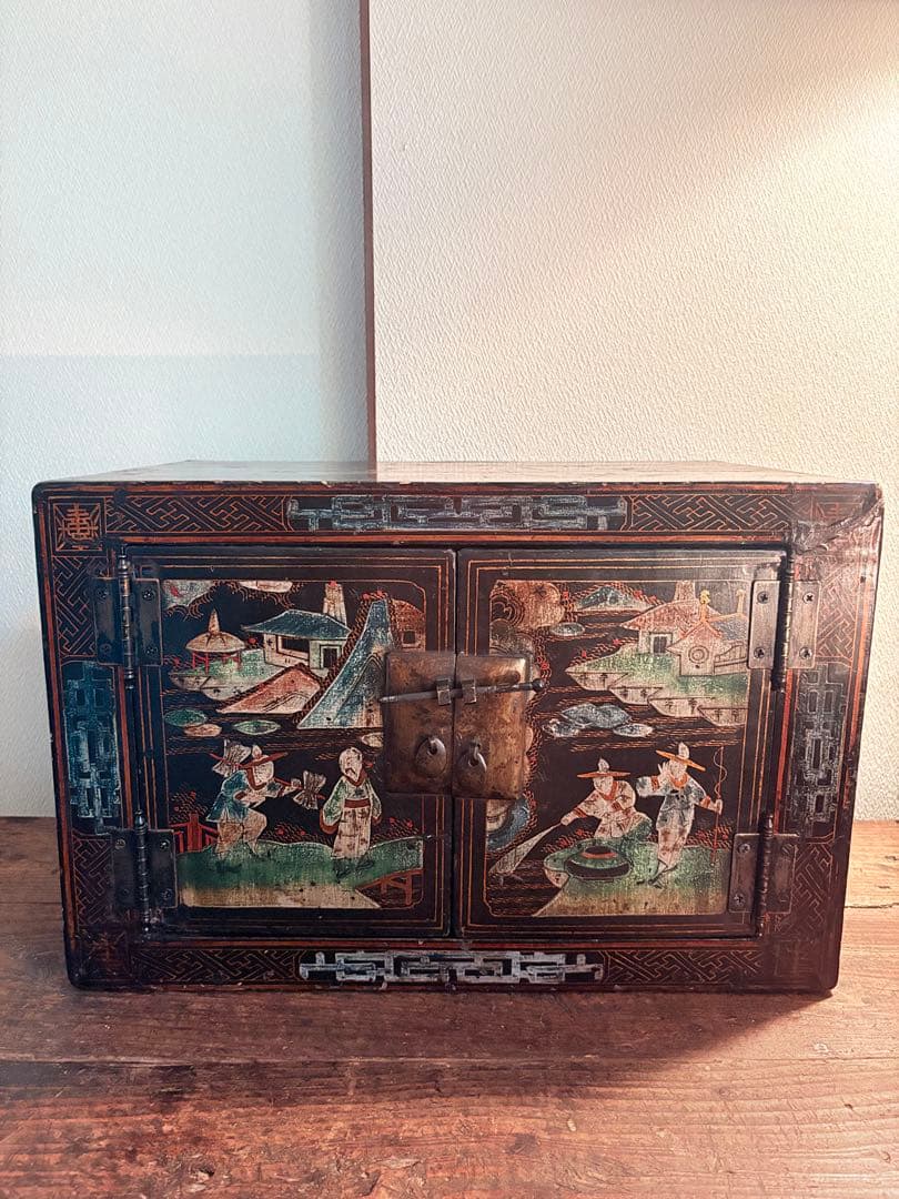 珍品 中国 黒漆塗り箪笥 李朝家具 モリジャン 文甲欌 韓国 キャビネット