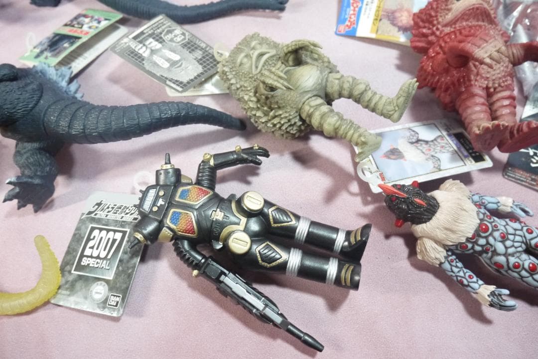 ゴジラ・ガメラ・ウルトラ怪獣　タグ付きソフビ　18体