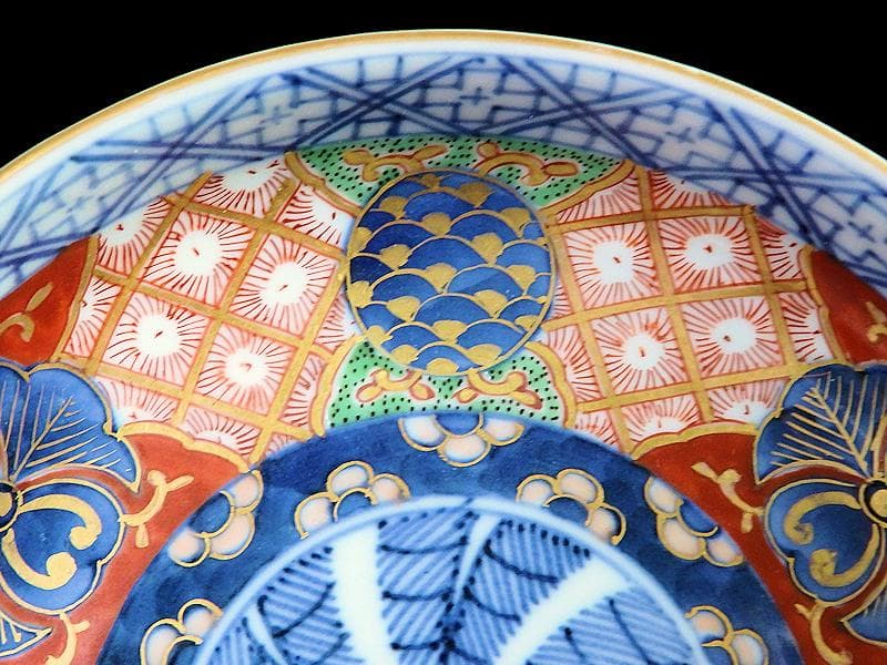 大聖寺伊万里　金襴手　菊花四方襷紋に丸紋の図　４寸皿　２枚　D377AS-CHz