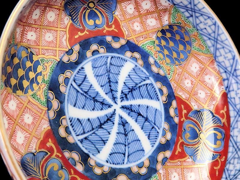 大聖寺伊万里　金襴手　菊花四方襷紋に丸紋の図　４寸皿　２枚　D377AS-CHz