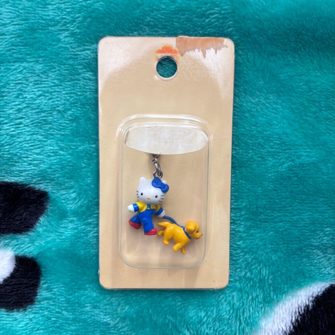 サンリオ　ハローキティ　ファスナーマスコット　犬と散歩　ゴールデンレトリバー