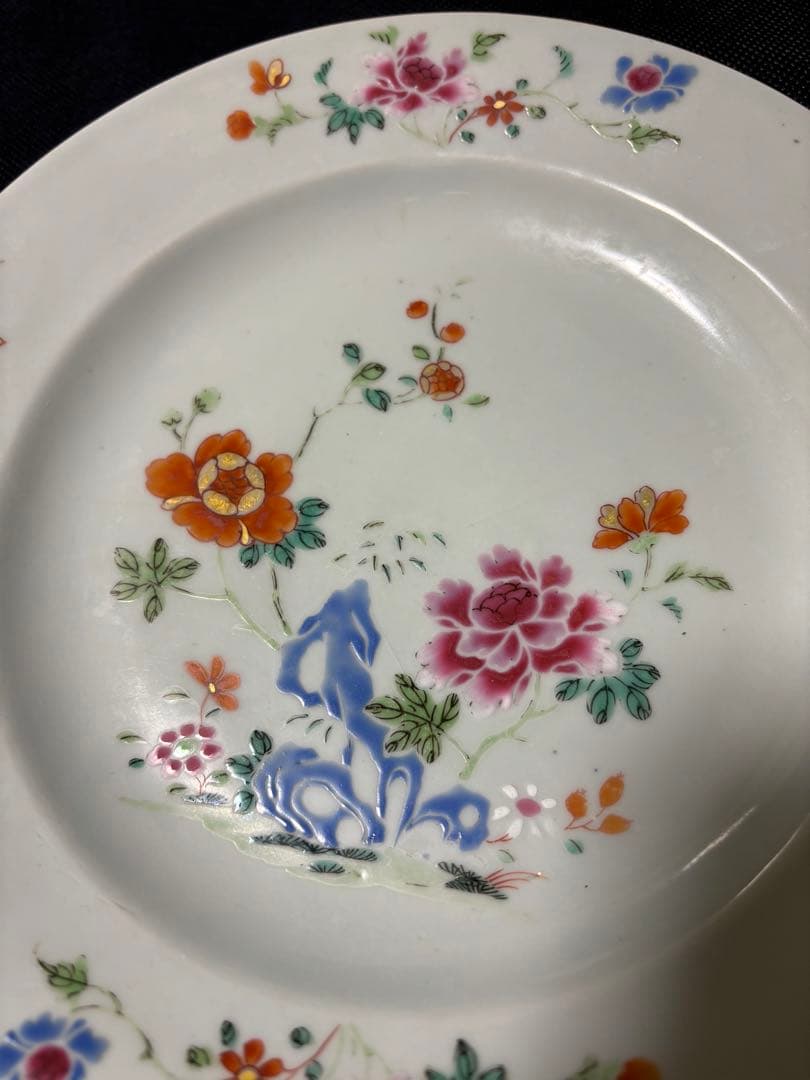 中国古美術品　清の乾隆時代　粉彩花卉洞石中皿　本物保証　23cm