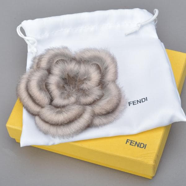 未使用◇FENDI フェンディ ファー ブローチ ピンク ブラウン 箱付き 花