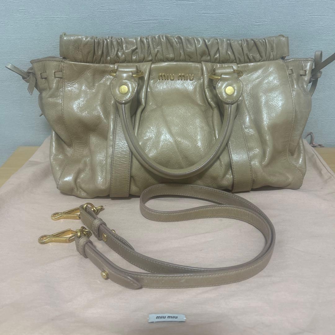 miu miu ミュウミュウVITELLO LUX　レザー　ショルダー　バッグ