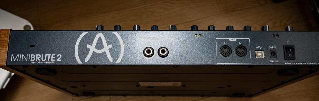 ARTURIA MINIBRUTE 2 シンセサイザー