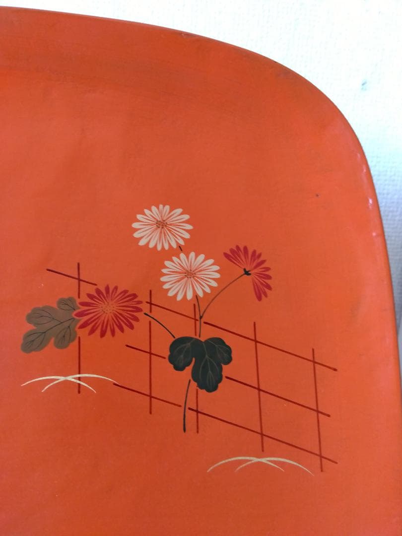 美品　手描き菊花漆塗り、 朱塗り盆40×30cm