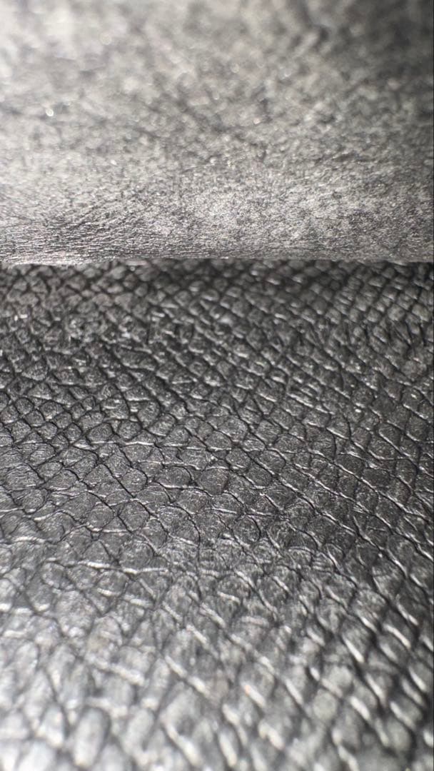 バレンシアガ　三つ折り財布 ゴールドロゴ付き