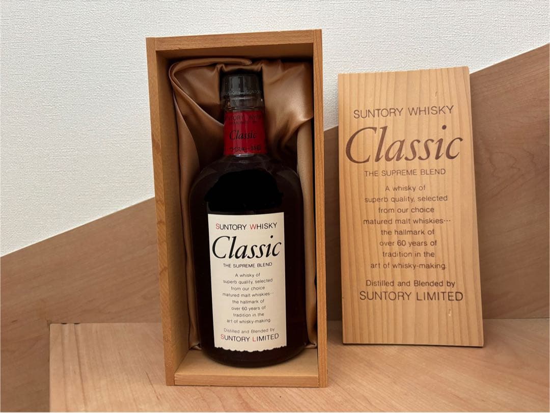サントリー ウイスキー　クラッシック 木箱入り