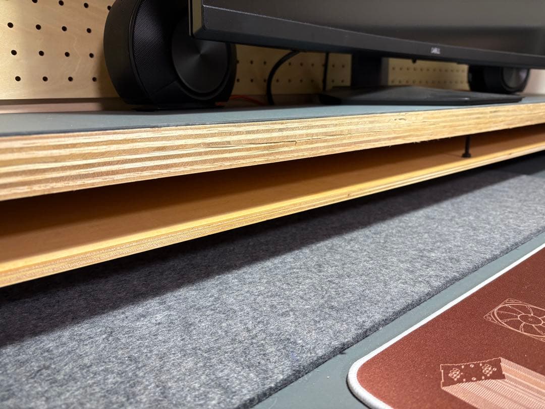 デスクシェルフ　天板リノリウム仕上げ