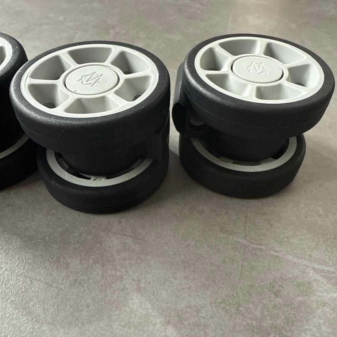 リモワ　キャリーケース　ホイール