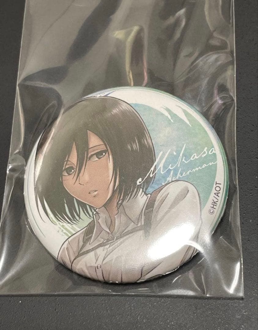 進撃の巨人 ミカサ　貴重　缶バッジ　アニメガ 「調査兵団出撃準備中」