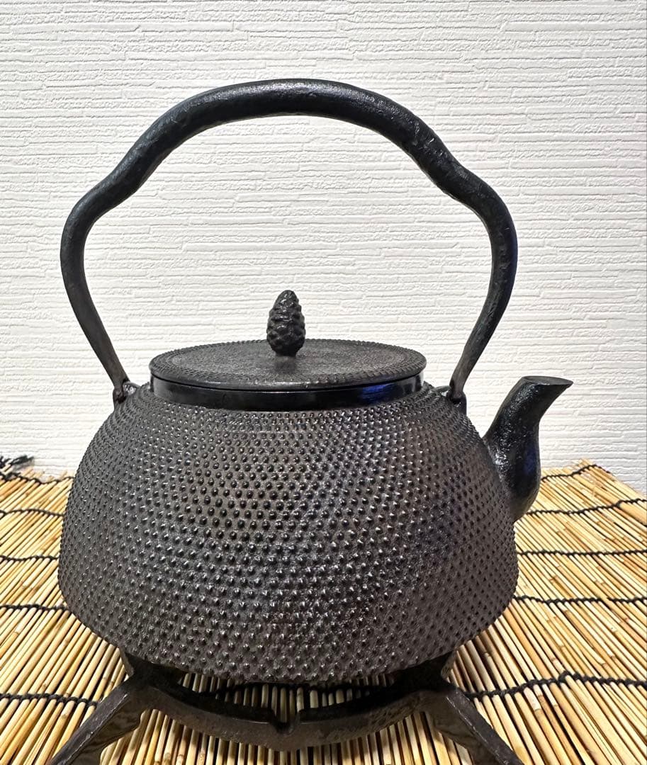 未使用品　南部盛岡宮鉄鉄瓶店(現釜定工房)初代釜定　宮　定吉作　南部鉄瓶