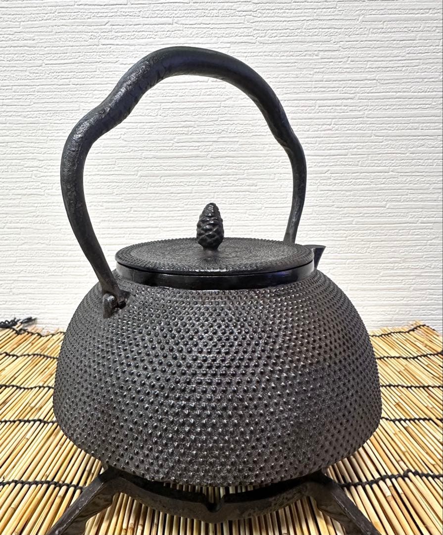 未使用品　南部盛岡宮鉄鉄瓶店(現釜定工房)初代釜定　宮　定吉作　南部鉄瓶