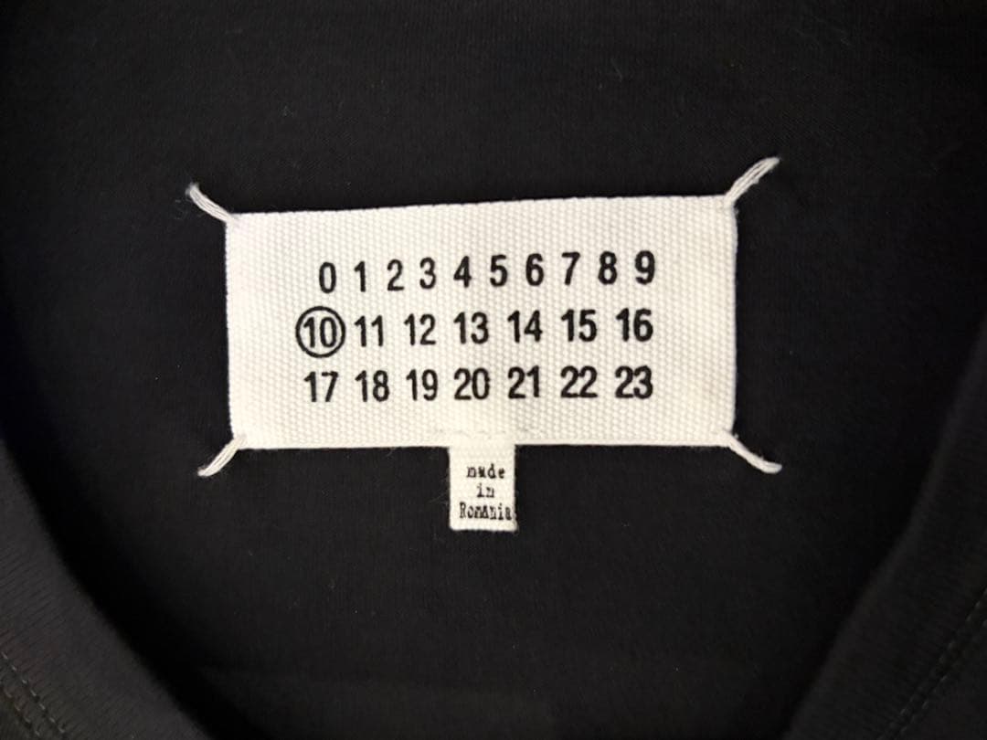 Maison Margiela ディストーテッド リバースロゴ Tシャツ