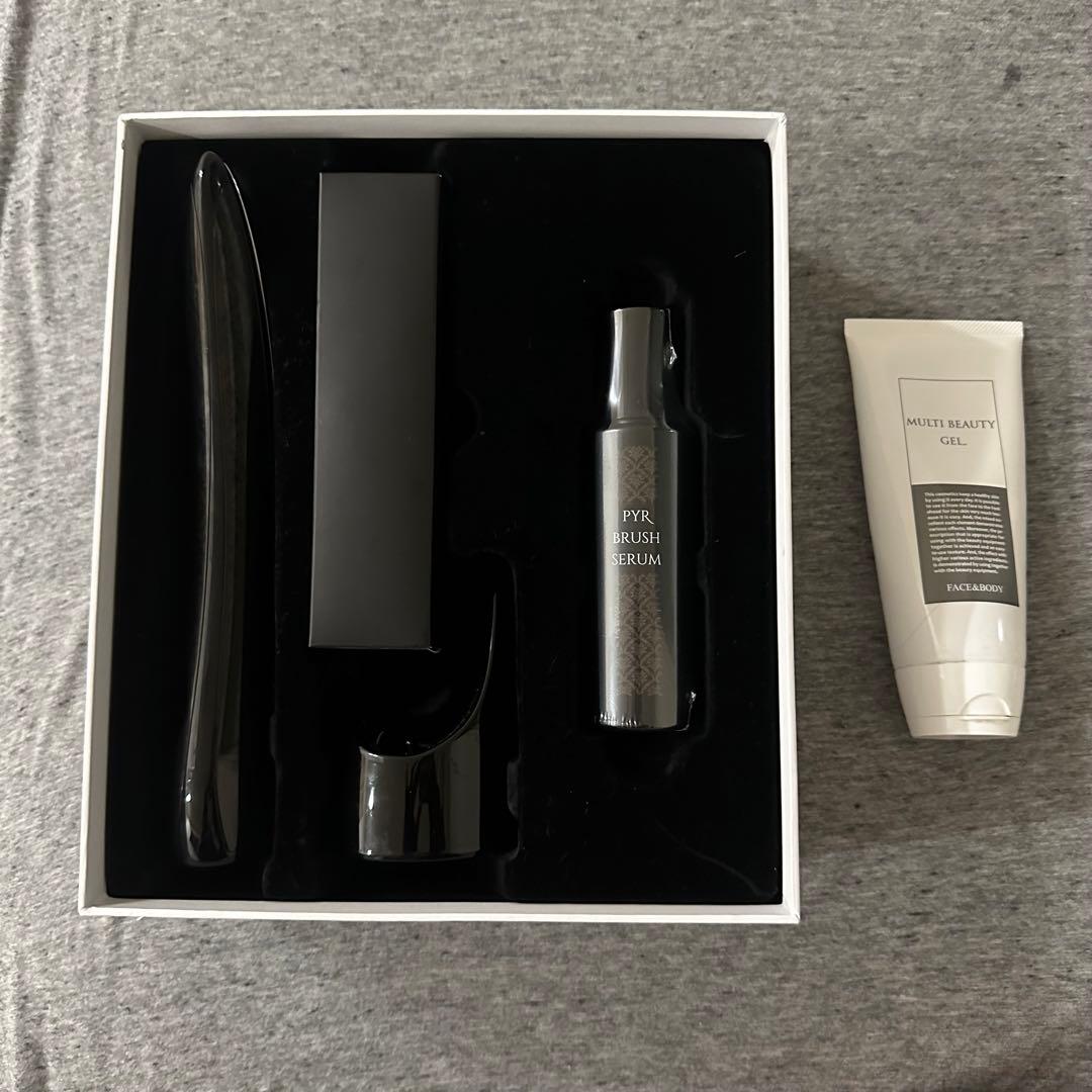お値下げしましたPYR パイラブラッシュ 美顔器 パイラブラッシュセラム付き