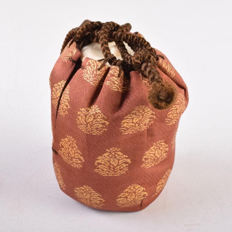 茶道具　萩焼　守繁栄徹作　耳付茶入　名物鷄頭金襴仕覆付　共布共箱　V　8498