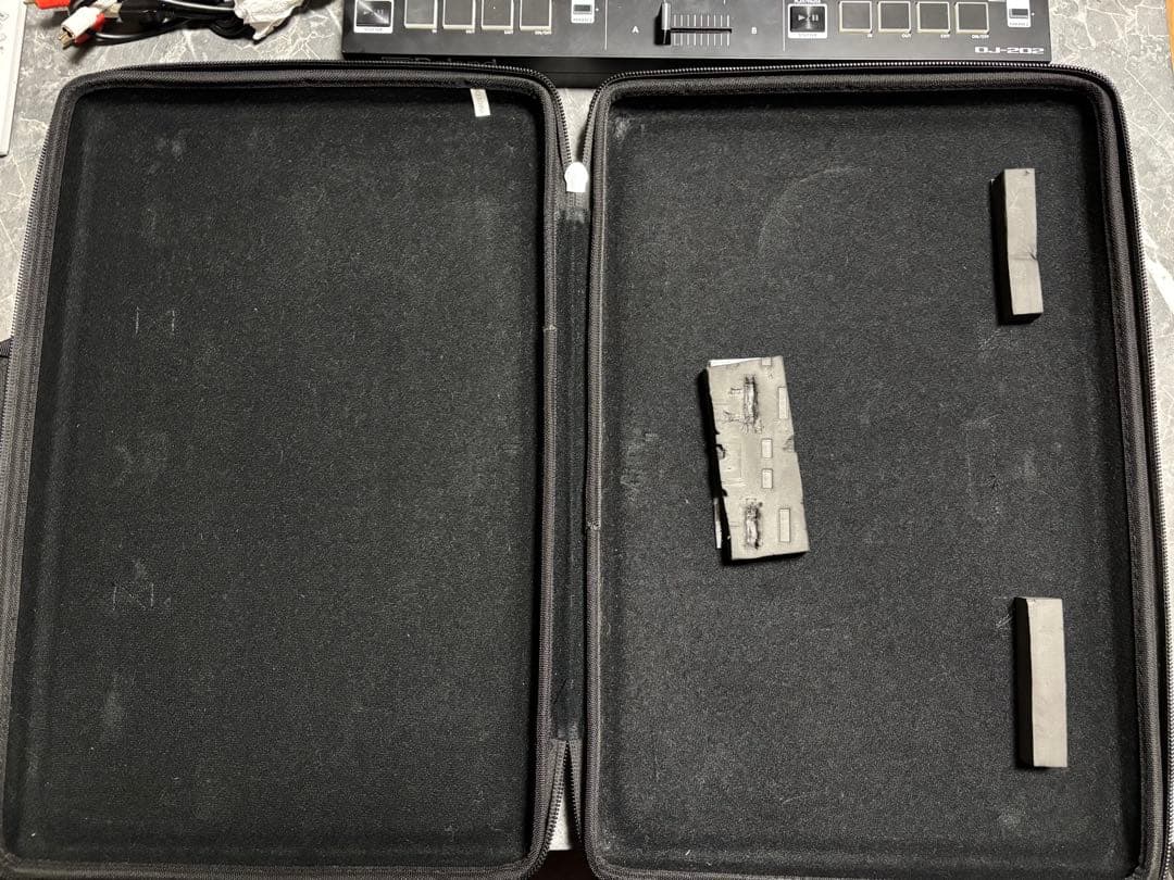 Roland DJ-202 / ケーブル・ケース付き