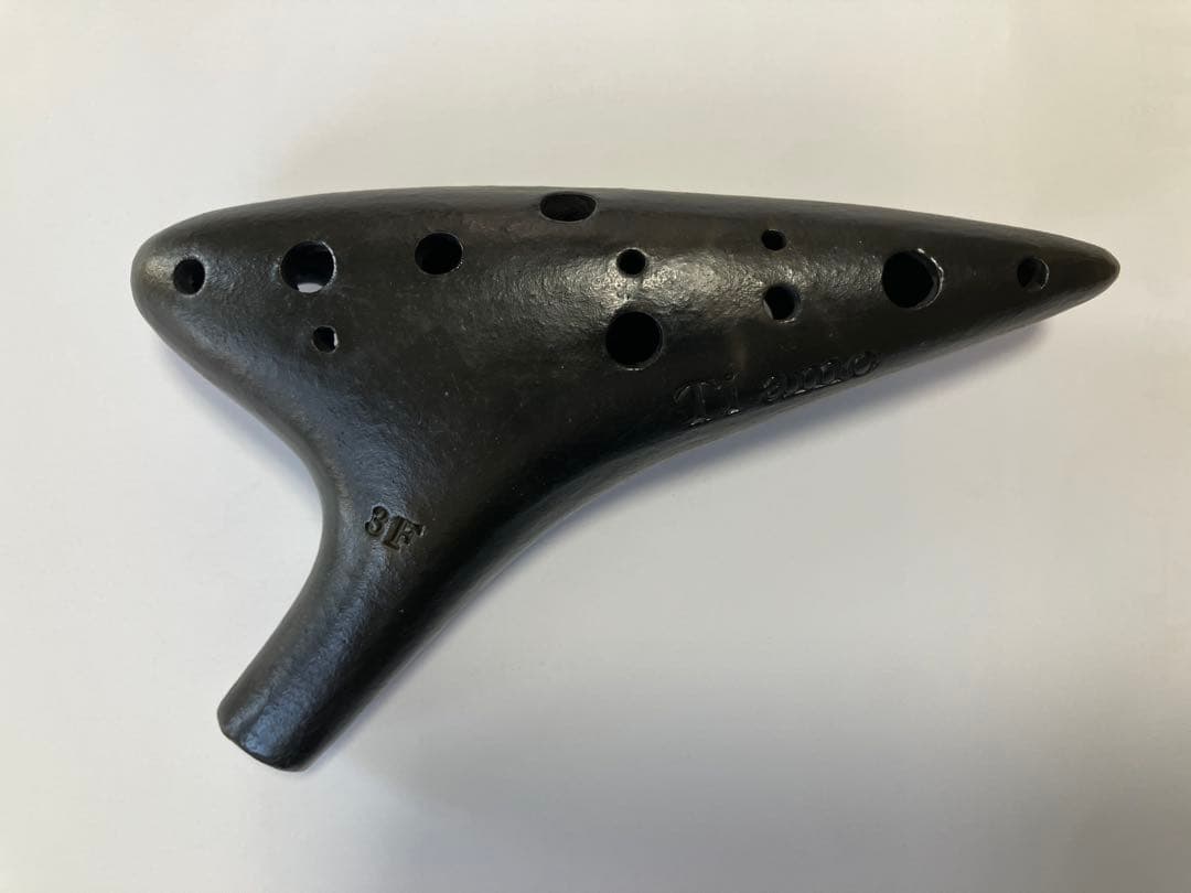ティアーモ オカリナ ３F (SF) 黒陶モデル 13穴、オカリナ専用ケースつき