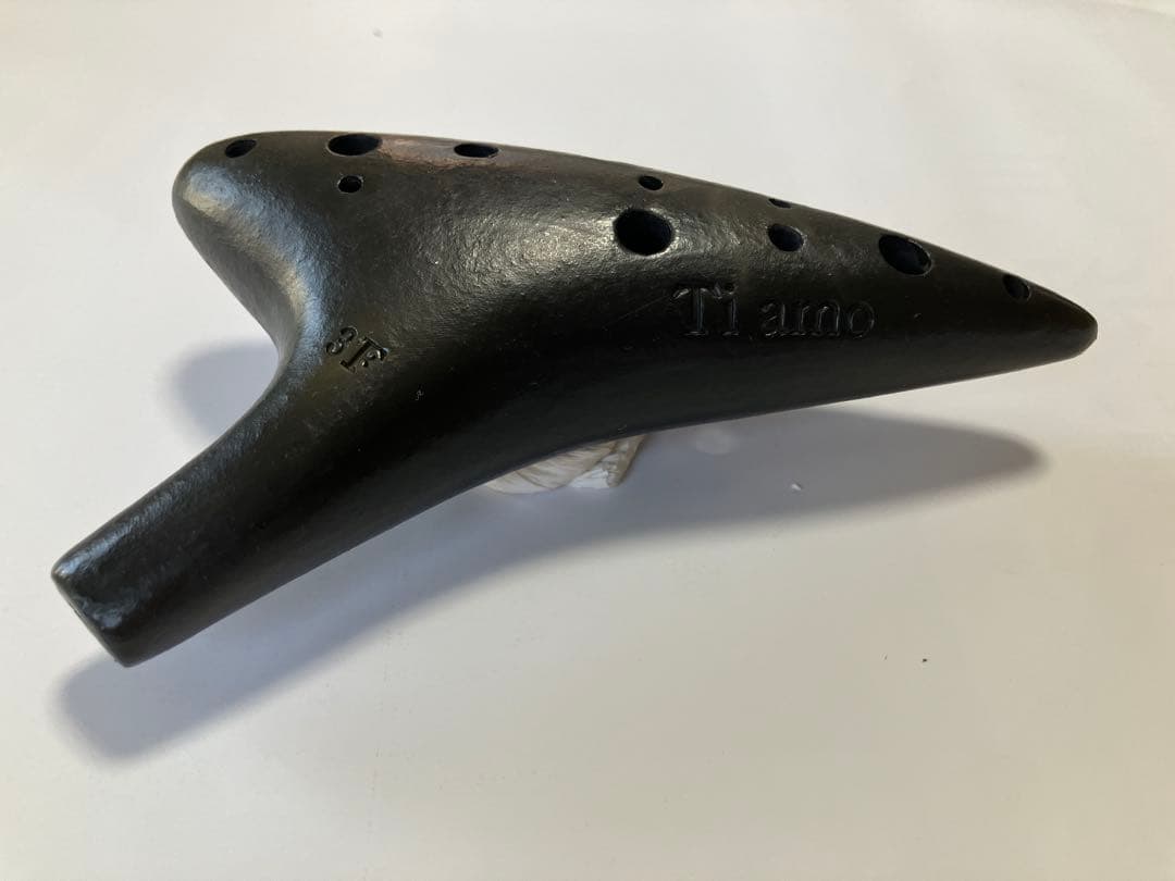 ティアーモ オカリナ ３F (SF) 黒陶モデル 13穴、オカリナ専用ケースつき