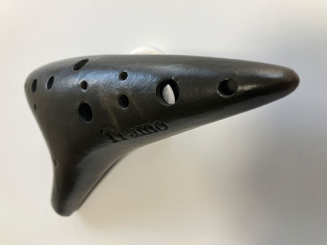 ティアーモ オカリナ ３F (SF) 黒陶モデル 13穴、オカリナ専用ケースつき