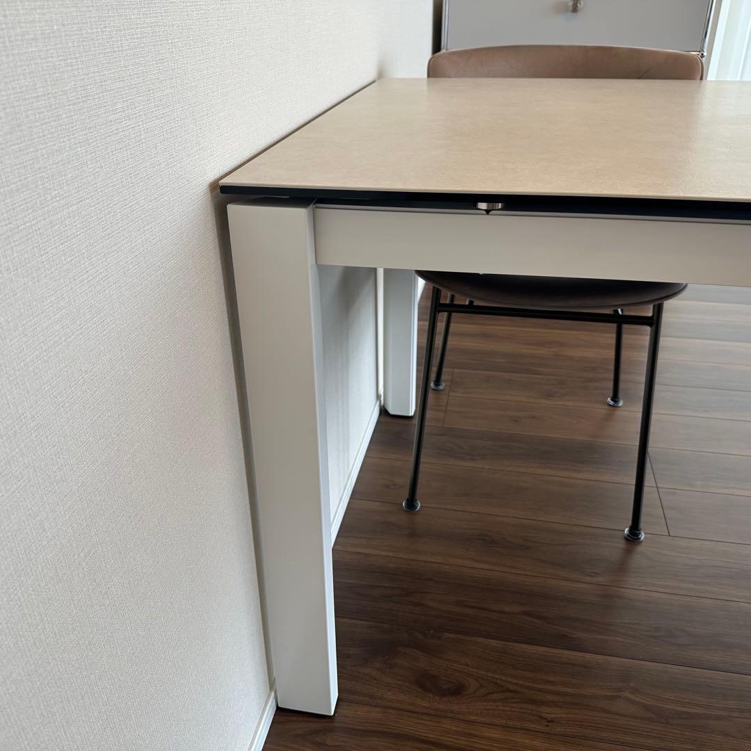 カリガリス セラミック伸長ダイニングテーブル