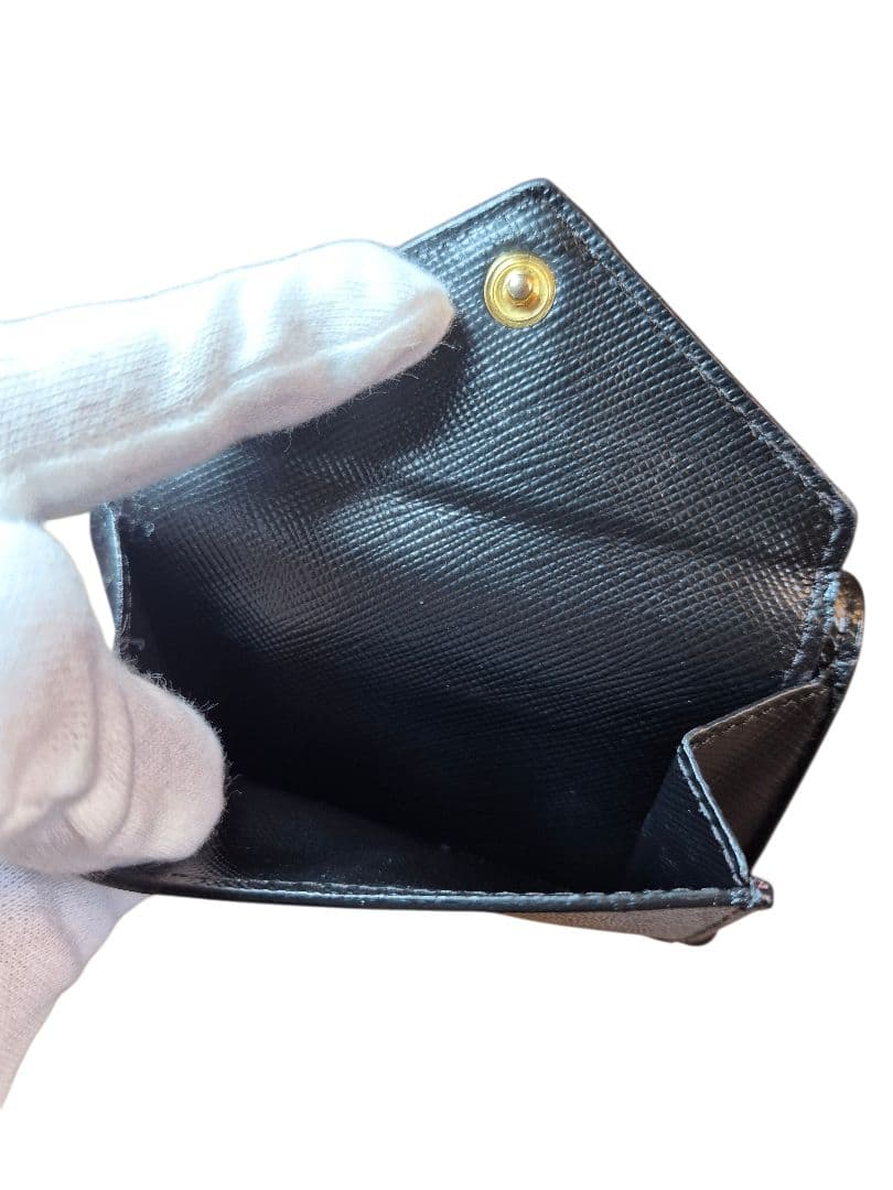 ＰＲＡＤＡ　プラダ　サフィアーノ　三つ折り財布 v