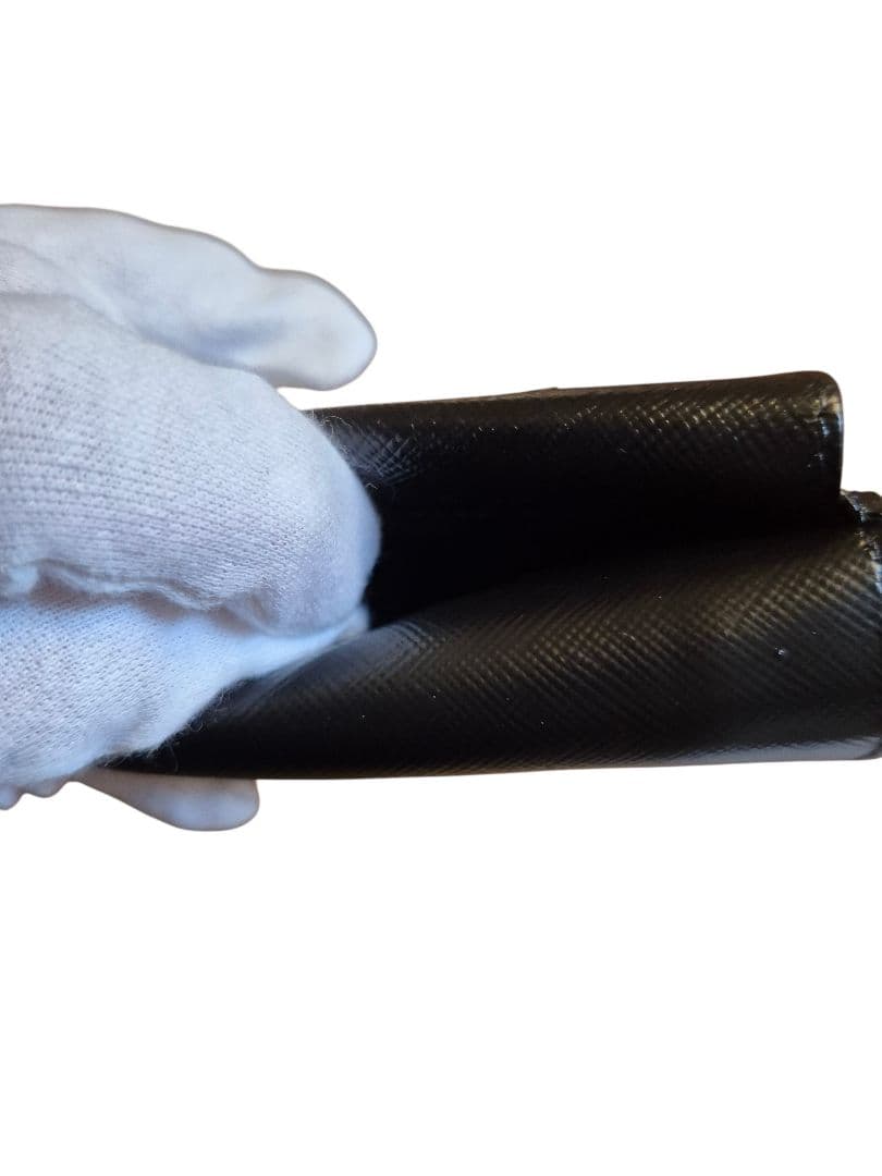 ＰＲＡＤＡ　プラダ　サフィアーノ　三つ折り財布 v