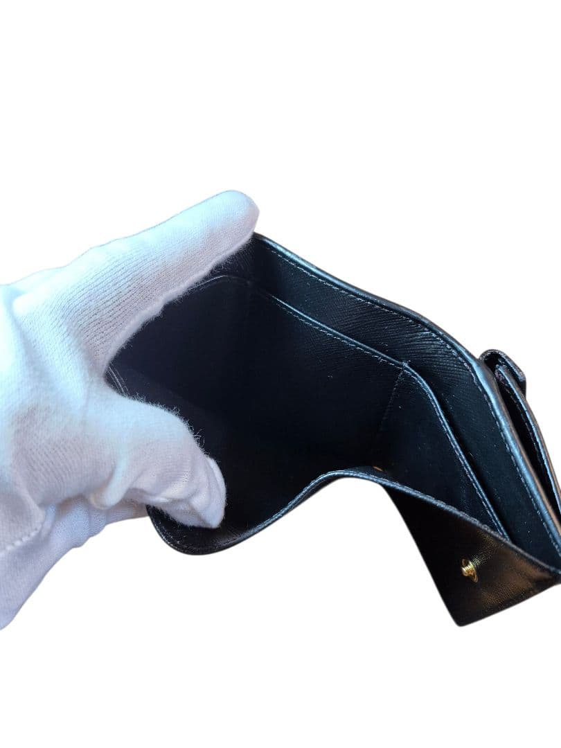 ＰＲＡＤＡ　プラダ　サフィアーノ　三つ折り財布 v