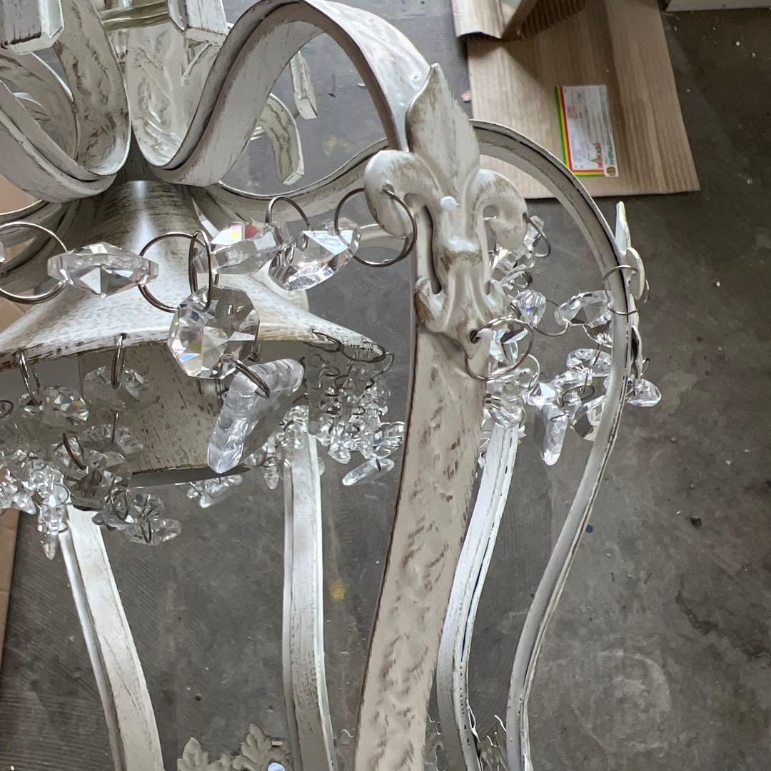 王冠の形のホワイトシャンデリア＊ペンダント照明