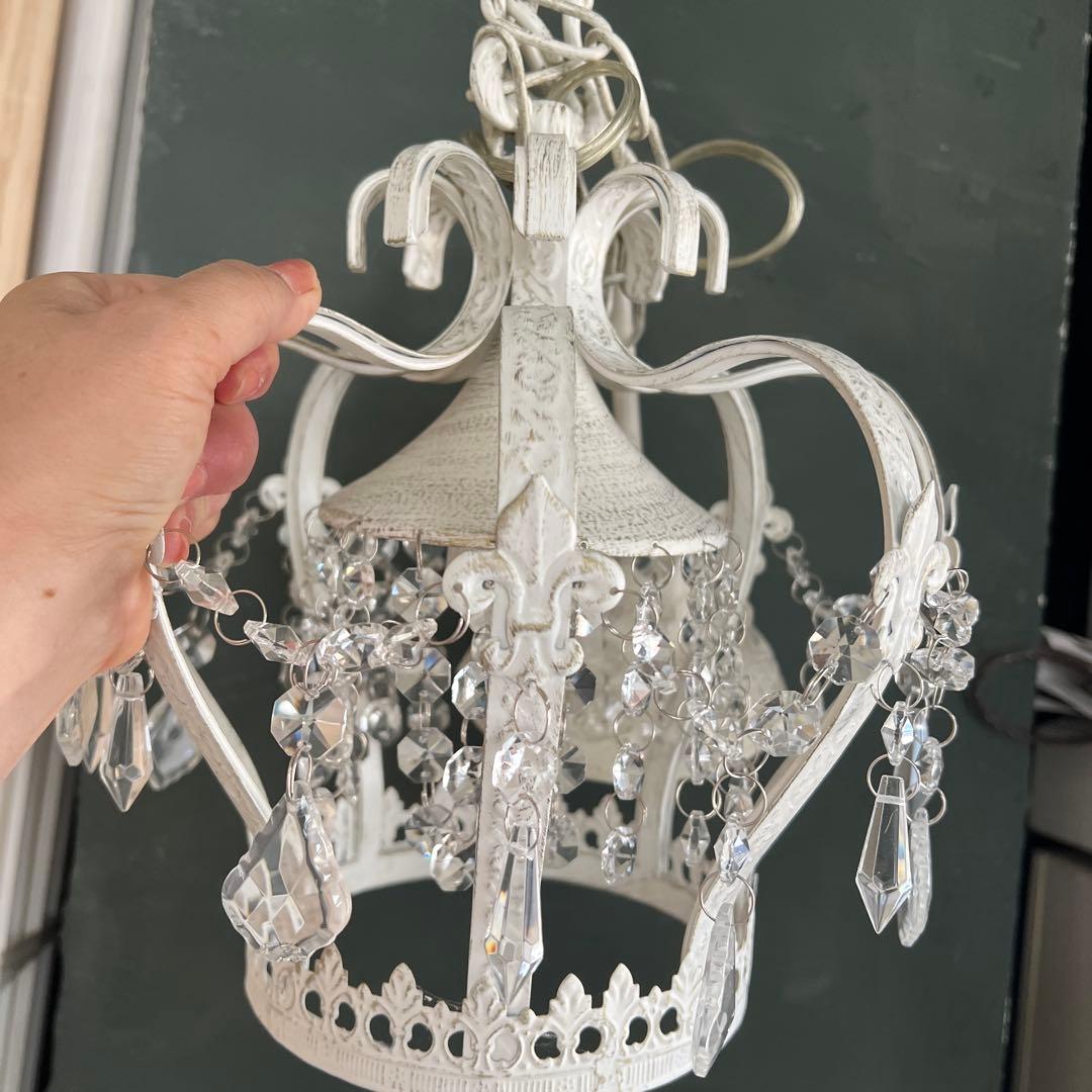 王冠の形のホワイトシャンデリア＊ペンダント照明