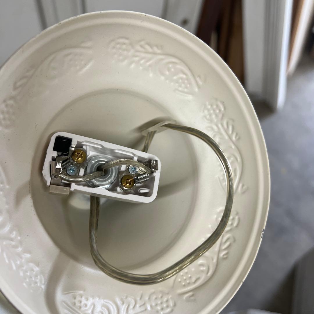 王冠の形のホワイトシャンデリア＊ペンダント照明