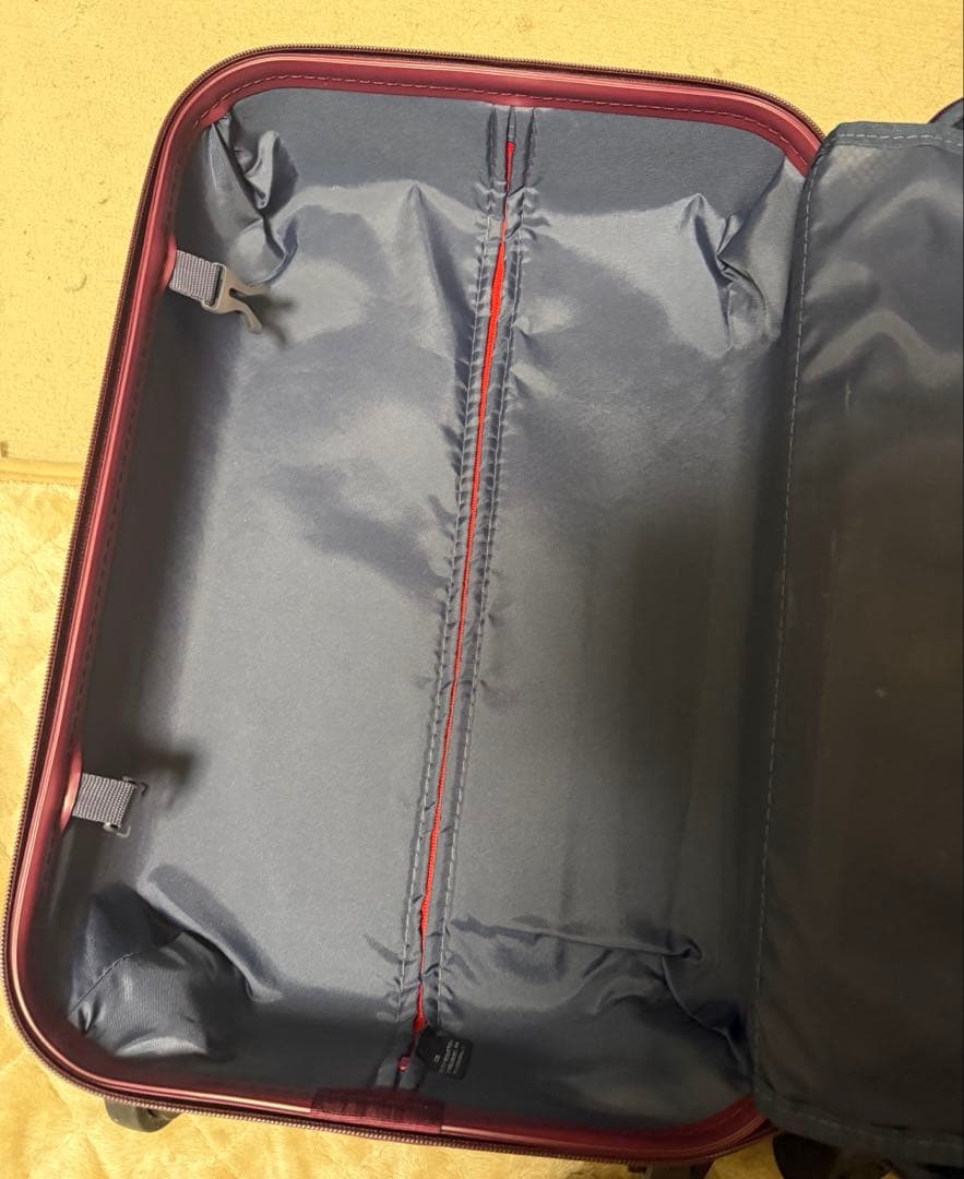 ワインレッド　機内持ち込みサイズスーツケース