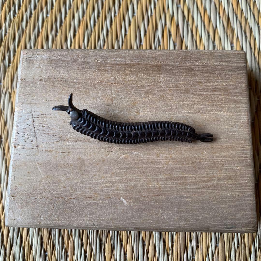 金工 目貫 前金具 在銘 ムカデ