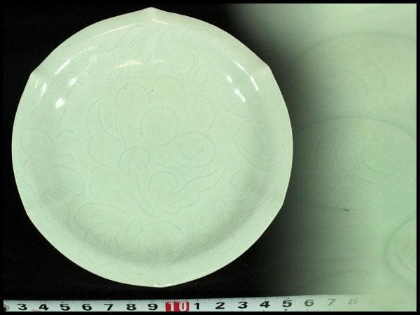 中国美術 白磁 刻草花紋 盤 φ15cm 影青(K-XA681)