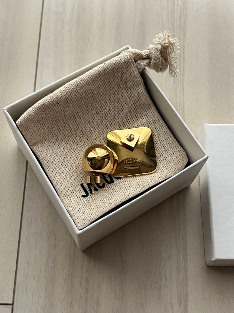 美品Jacquemus ジャックムス アシメントリーピアス gold