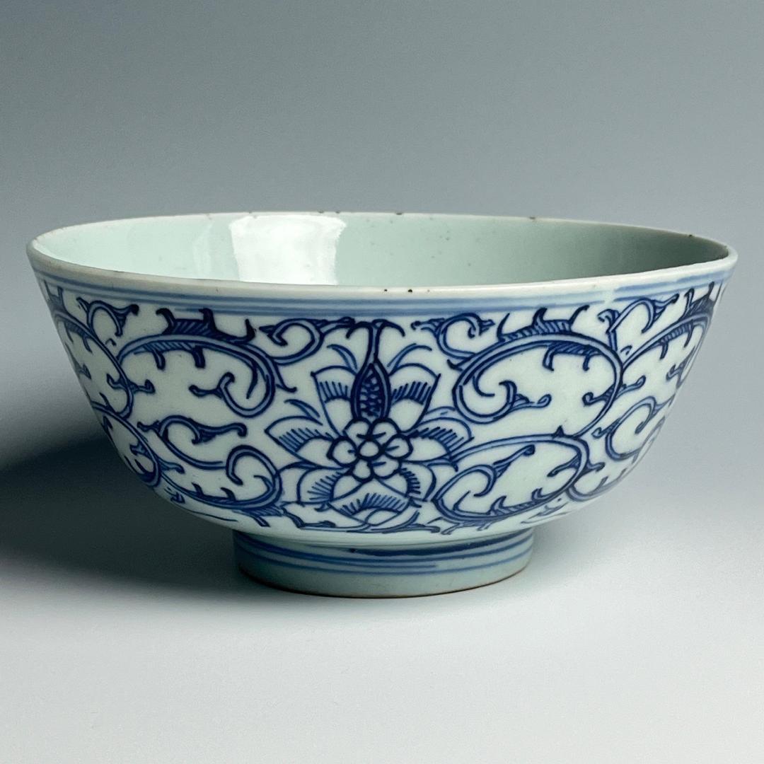 青花花唐草紋碗 中国古玩 徳化窯 新渡 中国美術 明末 菓子器 Rs164