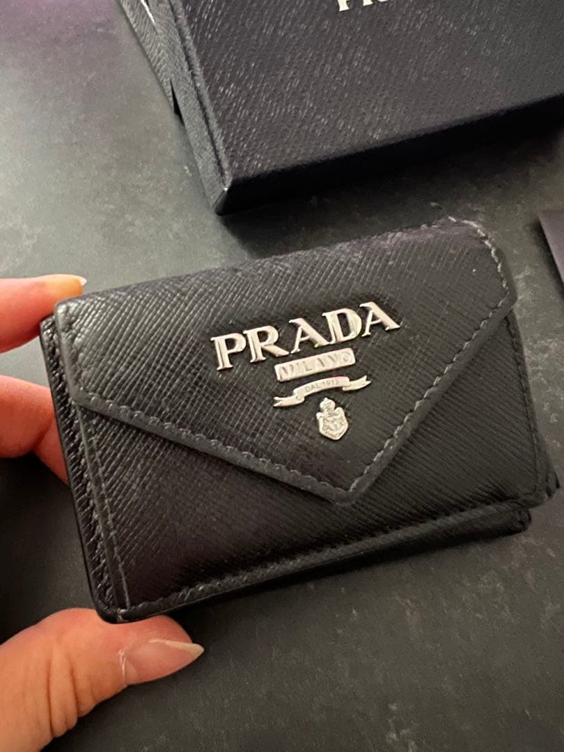 PRADA プラダ サフィアーノレザー 三つ折り財布　黒