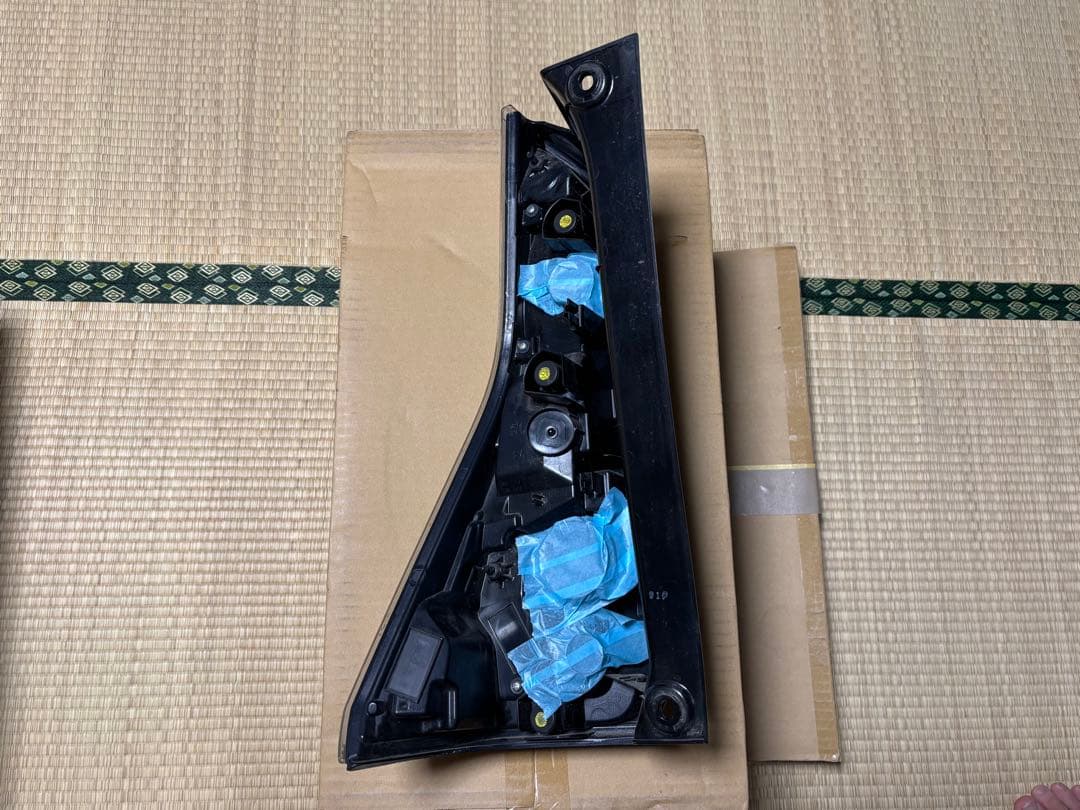 日産セレナC27前期e-POWER用テールレンズ　右側Ａ