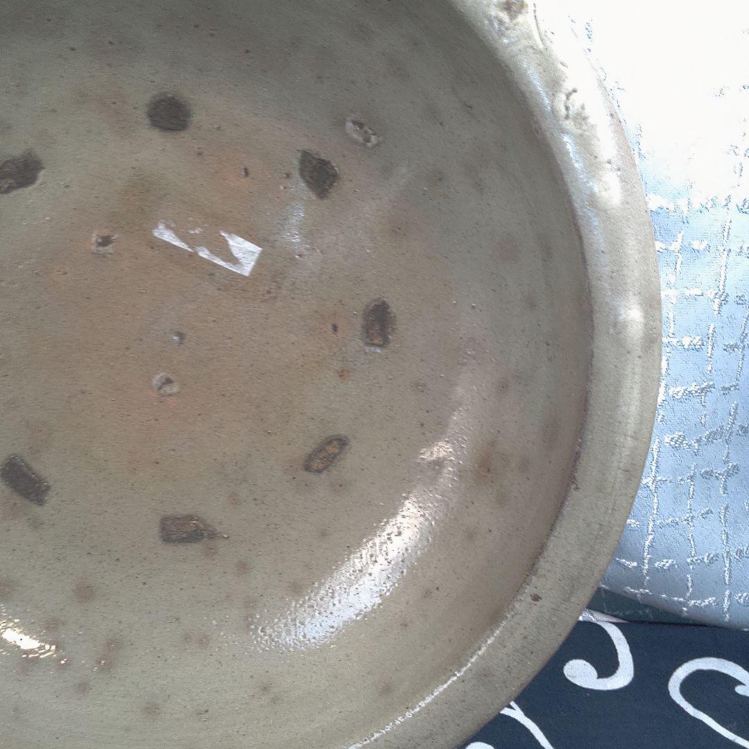 骨董３陶器製ベージュ丸型皿