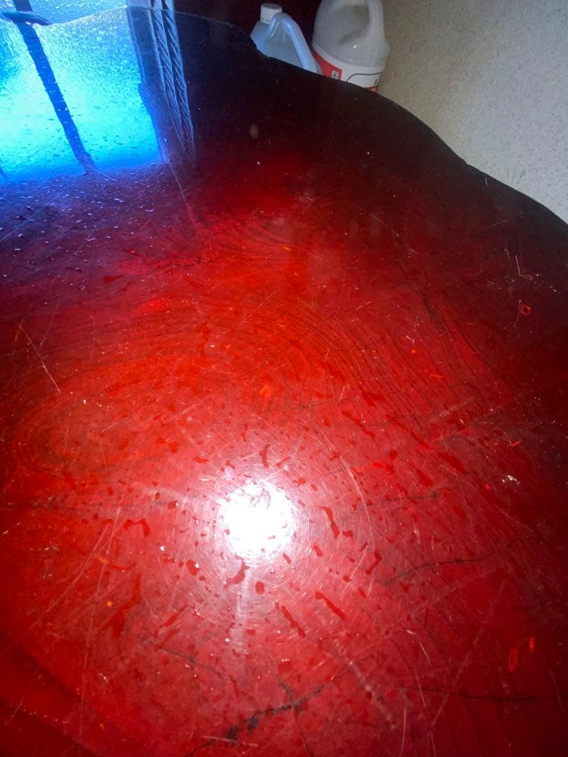 天然木　濃い赤色の自然形状座卓