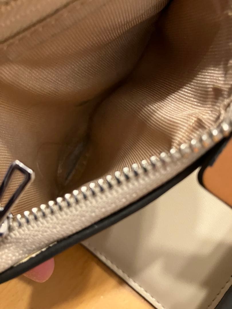 LOEWE グリーンレザー 三つ折り財布　即購入可能