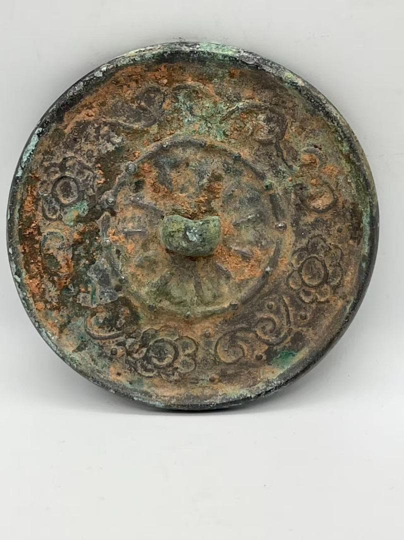 唐時代（盛唐～中唐）唐代宝相花紋高彫り吉祥紋銅鏡　幾何学紋（E-99②）